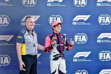  Andrea Kimi Antonelli (ITA) - Mercedes-AMG PETRONAS F1 Ekibi - Mercedes W16 - Mercedes E Performansı Sprint Rac 'ta Kutlama Kutlaması Pozisyonu