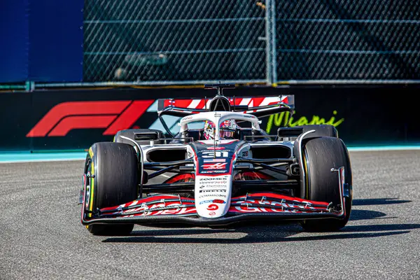  Esteban Ocon (FRA) - Haas F1 Takımı - Haas VF-25 - Ferrar