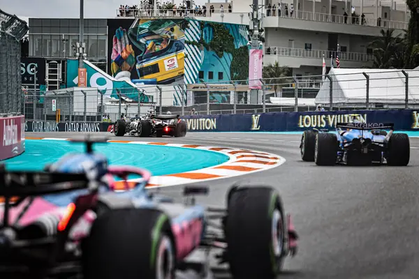  Esteban Ocon (FRA) - Haas F1 Takımı - Haas VF-25 - Ferrar