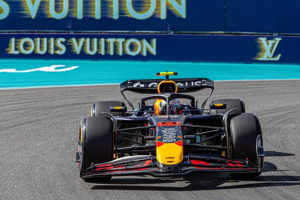  Yuki Tsunoda (JPN) - Kahin Red Bull Racing - Red Bull RB21 - Honda RBP