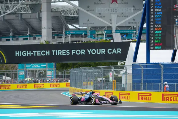 Pazar günü Miami otlağı atmosferi