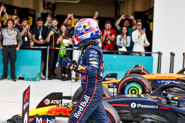 Pazar günü Miami otlağı atmosferi