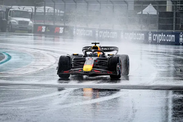 Pazar günü Miami otlağı atmosferi