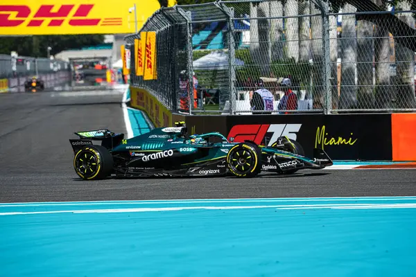 Pazar günü Miami otlağı atmosferi