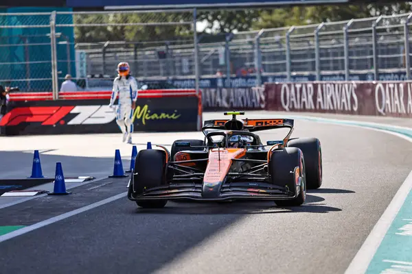 Pazar günü Miami otlağı atmosferi