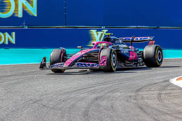 Pazar günü Miami otlağı atmosferi