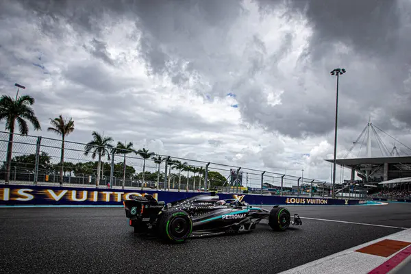 Pazar günü Miami otlağı atmosferi