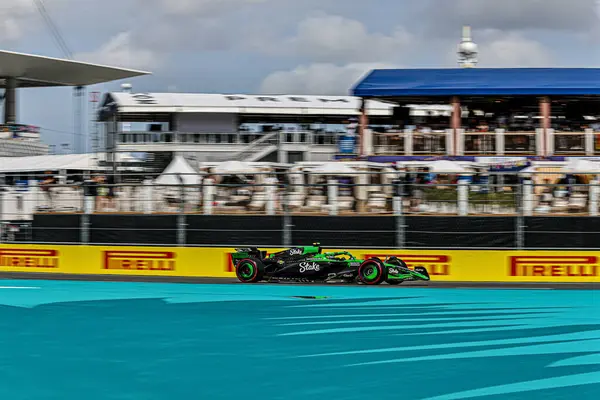 Pazar günü Miami otlağı atmosferi