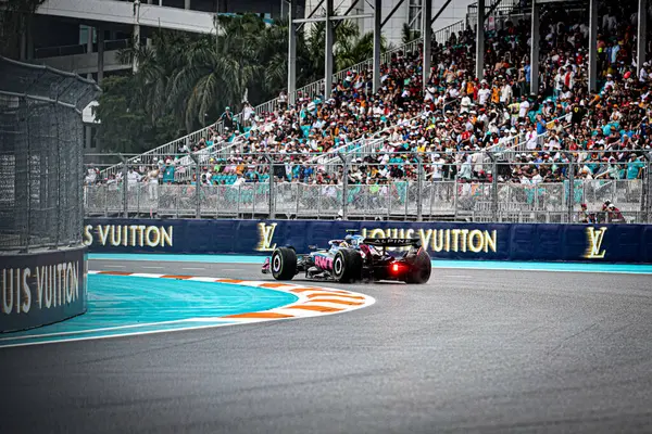 Pazar günü Miami otlağı atmosferi