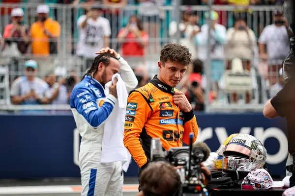 Pazar günü Miami otlağı atmosferi