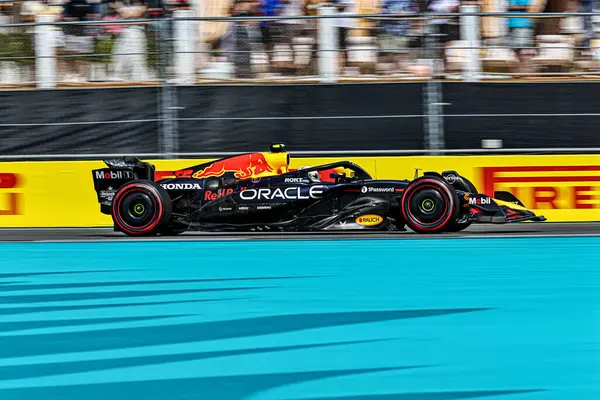 Pazar günü Miami otlağı atmosferi