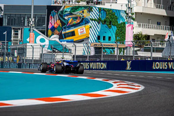  Lewis Hamilton (GBR) - Scuderia Ferrari - Ferrari SF-25