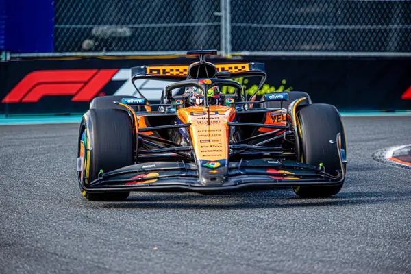  Oscar Piastri (AUS) - McLaren Formula 1 Takımı - McLaren MCL39