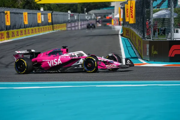 Isaac Hadjar (FRA) Vize Nakit Uygulaması RB F1 Çayı