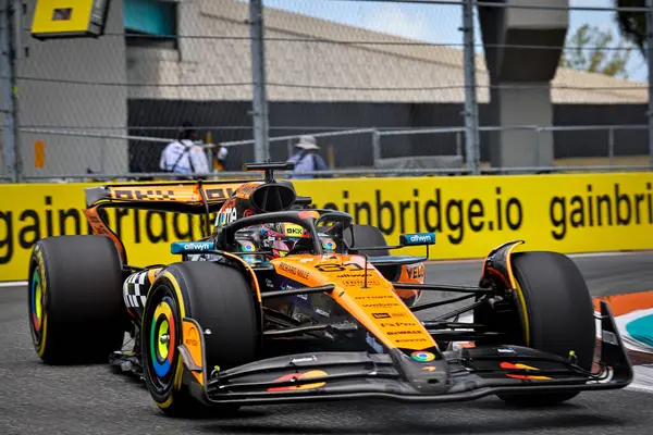  Oscar Piastri (AUS) - McLaren Formula 1 Takımı - McLaren MCL39