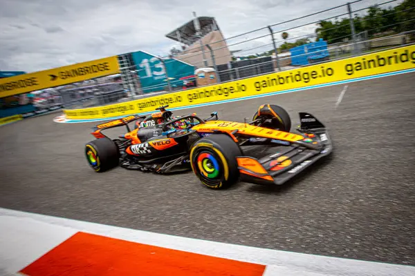  Oscar Piastri (AUS) - McLaren Formula 1 Takımı - McLaren MCL39