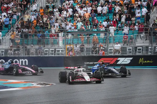  Esteban Ocon (FRA) - Haas F1 Takımı - Haas VF-25 - Ferrar