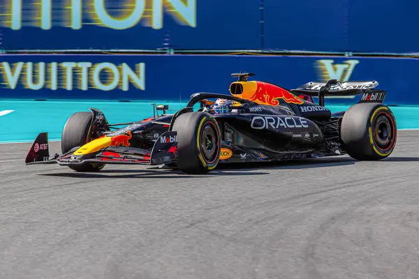  Max Verstappen (NED) - Kahin Red Bull Racing - Red Bull RB21 - Honda RBP