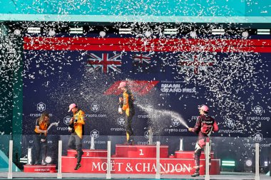 Yarışın kürsüsü