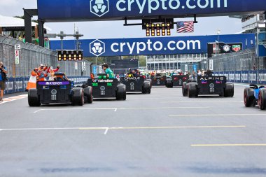 F1 Lego Model Araç 1 ile Sürücü Geçidi: