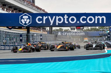 Yarışın başlangıcı Formula 1 Crypto.com Miami Grand Prix 2025 'te 1-4 Mayıs tarihleri arasında ABD' nin Florida kentindeki Miami International Autodrome 'da gerçekleşti. • 124; Alessio De Marco\ Avens-Images.com