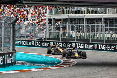  Max Verstappen (NED) - Oracle Red Bull Racing - Red Bull RB21 - Honda RBPT and Lando Norris (GBR) - McLaren Formula 1 Team - McLaren MCL39 - Merce--