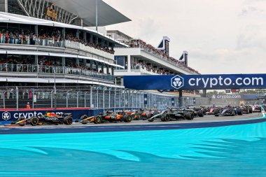 Yarışın başlangıcı Formula 1 Crypto.com Miami Grand Prix 2025 'te 1-4 Mayıs tarihleri arasında ABD' nin Florida kentindeki Miami International Autodrome 'da gerçekleşti. • 124; Alessio De Marco\ Avens-Images.com