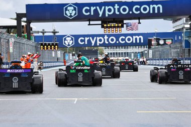 F1 Lego Model Araç 1 ile Sürücü Geçidi: