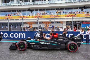 F1 Lego Model Araç 1 ile Sürücü Geçidi: