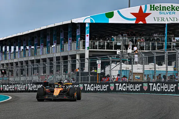  Oscar Piastri (AUS) - McLaren Formula 1 Takımı - McLaren MCL39