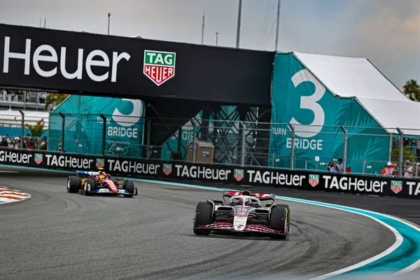  Esteban Ocon (FRA) - Haas F1 Takımı - Haas VF-25 - Ferrar