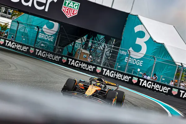  Oscar Piastri (AUS) - McLaren Formula 1 Takımı - McLaren MCL39