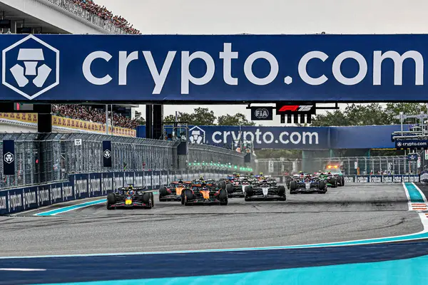 Yarışın başlangıcı Formula 1 Crypto.com Miami Grand Prix 2025 'te 1-4 Mayıs tarihleri arasında ABD' nin Florida kentindeki Miami International Autodrome 'da gerçekleşti. • 124; Alessio De Marco\ Avens-Images.com