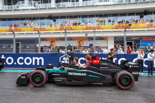 F1 Lego Model Araç 1 ile Sürücü Geçidi: