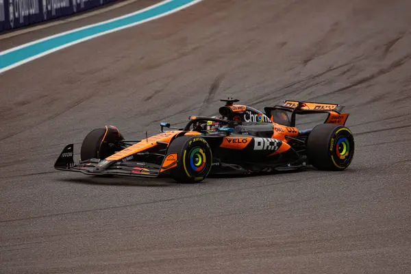  Oscar Piastri (AUS) - McLaren Formula 1 Takımı - McLaren MCL39