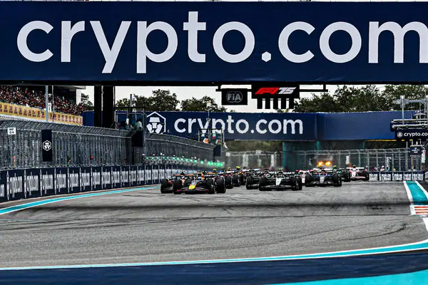 Yarışın başlangıcı Formula 1 Crypto.com Miami Grand Prix 2025 'te 1-4 Mayıs tarihleri arasında ABD' nin Florida kentindeki Miami International Autodrome 'da gerçekleşti. • 124; Alessio De Marco\ Avens-Images.com