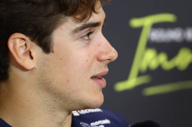  Franco Colapinto (ARG) - İtalya 'da üretilen Formula 1' deki AWS Gran Premio del Made sırasında sürücüler konferansında Alpine F1 - Autodromo Enzo e Dino Ferrari, Imola (BO) İtalya 15-18 Mayıs 2025 tarihleri arasında, 