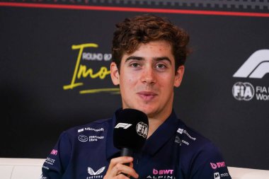  Franco Colapinto (ARG) - İtalya 'da üretilen Formula 1' deki AWS Gran Premio del Made sırasında sürücüler konferansında Alpine F1 - Autodromo Enzo e Dino Ferrari, Imola (BO) İtalya 15-18 Mayıs 2025 tarihleri arasında, 