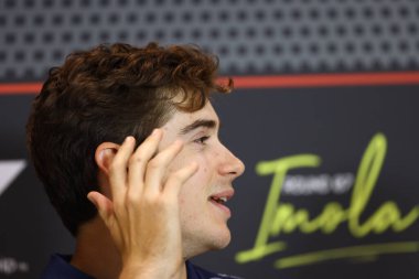  Franco Colapinto (ARG) - İtalya 'da üretilen Formula 1' deki AWS Gran Premio del Made sırasında sürücüler konferansında Alpine F1 - Autodromo Enzo e Dino Ferrari, Imola (BO) İtalya 15-18 Mayıs 2025 tarihleri arasında, 