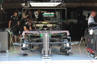  Mercedes-AMG Petronas F1 Takım garajı Formula 1 'de Gran Premio del Made in Italy e dell' Emilia Romagna 2025 - Autodromo Enzo e Dino Ferrari, Imola (BO) İtalya 15-18 Mayıs 2025 tarihleri arasında, 