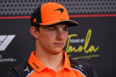  Oscar Piastri (AUS) - McLaren Formula 1 Takımı - McLaren MCL39 - Mercedes, İtalya 'da yapılan Formula 1 AWS Gran Premio del Made sırasında sürücü konferansında (AWS 1) - Autodromo Enzo e Dino Ferrari, Imola (BO) İtalya