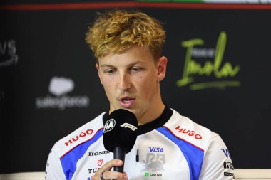  Liam Lawson (NZL) - Visa Cash App RB F1 Team - RB VCARB02 - Honda RBPT Formula 1 AWS Gran Premio del Made in Italy e dell 'Emilia Romagna 2025 - Autodromo Enzo e Dino Ferrari, Imola (BO) İtalya 15-18 Mayıs tarihleri arasında yapılan basın toplantısında 