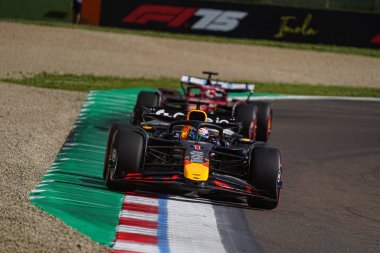  Max Verstappen (NED) - Oracle Red Bull Racing - Red Bull RB21 - Honda RBPT an Charles Leclerc (MON) - Scuderia Ferrari - Ferrari SF-25 - Ferrari Formula 1 AWS Gran Premio del İtalya 'da üretilmiştir