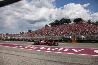  Charles Leclerc (MON) - Scuderia Ferrari - Ferrari SF-25 - Ferrariduring Formula 1 AWS Gran Premio del Made in Italy e dell 'Emilia Romagna 2025 - Autodromo Enzo e Dino Ferrari, Imola (BO) İtalya 15-18 Mayıs 2025 tarihleri arasında, 
