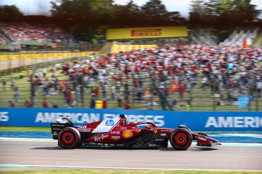  Charles Leclerc (MON) - Scuderia Ferrari - Ferrari SF-25 - Ferrari Formula 1 AWS Gran Premio del Made in Italy e dell 'Emilia Romagna 2025 - Autodromo Enzo e Dino Ferrari, Imola (BO) İtalya 15-18 Mayıs 2025 tarihleri arasında, 