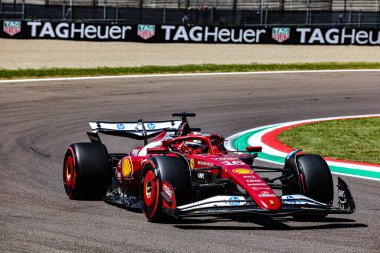  Charles Leclerc (MON) - Scuderia Ferrari - Ferrari SF-25 - Ferrari Formula 1 AWS Gran Premio del Made in Italy e dell 'Emilia Romagna 2025 - Autodromo Enzo e Dino Ferrari, Imola (BO) İtalya 15-18 Mayıs 2025 tarihleri arasında, 