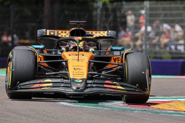  Oscar Piastri (AUS) - McLaren Formula 1 Takımı - McLaren MCL39 - Mercedes Formula 1 AWS Gran Premio del Made in Italy e dell 'Emilia Romagna 2025 - Autodromo Enzo e Dino Ferrari, Imola (BO) İtalya - 15 Mayıs 2025, 