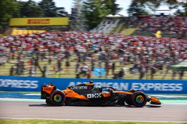  Oscar Piastri (AUS) - McLaren Formula 1 Takımı - McLaren MCL39 - Mercedes Formula 1 AWS Gran Premio del Made in Italy e dell 'Emilia Romagna 2025 - Autodromo Enzo e Dino Ferrari, Imola (BO) İtalya - 15 Mayıs 2025, 