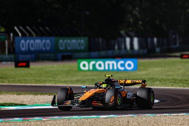  Lando Norris (GBR) - McLaren Formula 1 Takımı - McLaren MCL39 - AWS Gran Premio del Made in Italy e dell 'Emilia Romagna 2025 - Autodromo Enzo e Dino Ferrari, Imola (BO) İtalya - 15 Mayıs 2025, 