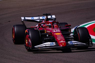  Charles Leclerc (MON) - Scuderia Ferrari - Ferrari SF-25 - Ferrari Formula 1 AWS Gran Premio del Made in Italy e dell 'Emilia Romagna 2025 - Autodromo Enzo e Dino Ferrari, Imola (BO) İtalya 15-18 Mayıs 2025 tarihleri arasında, 
